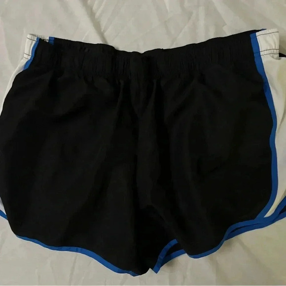 Women’s Athletic Works Shorts Size XL - Picture 1 of 4